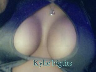 Kylie_bigtits