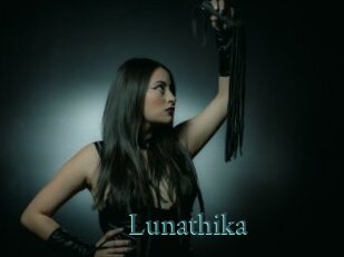 lunathika En live show