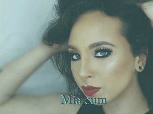 Mia_cum