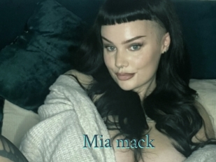 Mia_mack
