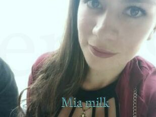 Mia_milk