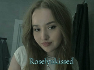 Roselynkissed