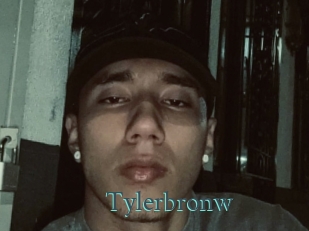 tylerbronw En live show